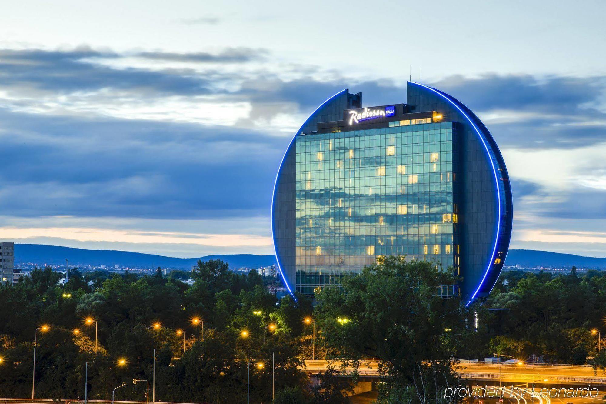 Radisson Blu Hotel Frankfurt Франкфурт-на-Майні Екстер'єр фото